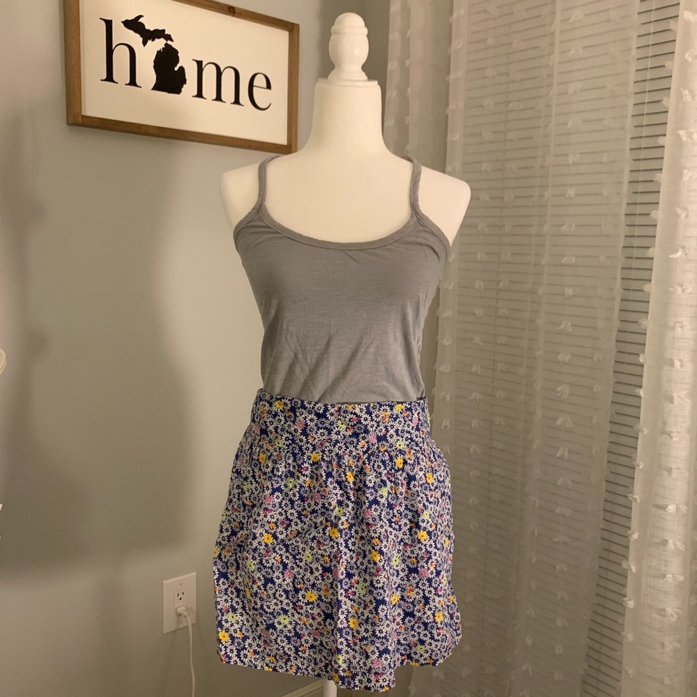 Old Navy 🌼 flower patterned skirt